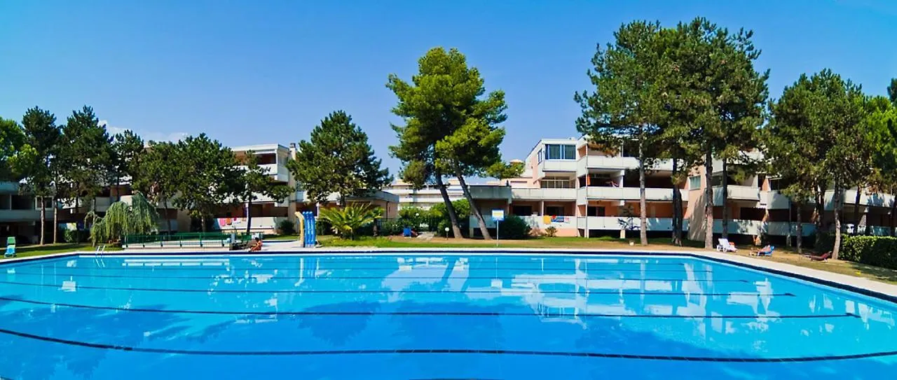 Residence Solarium Pool Μπιμπιόνε