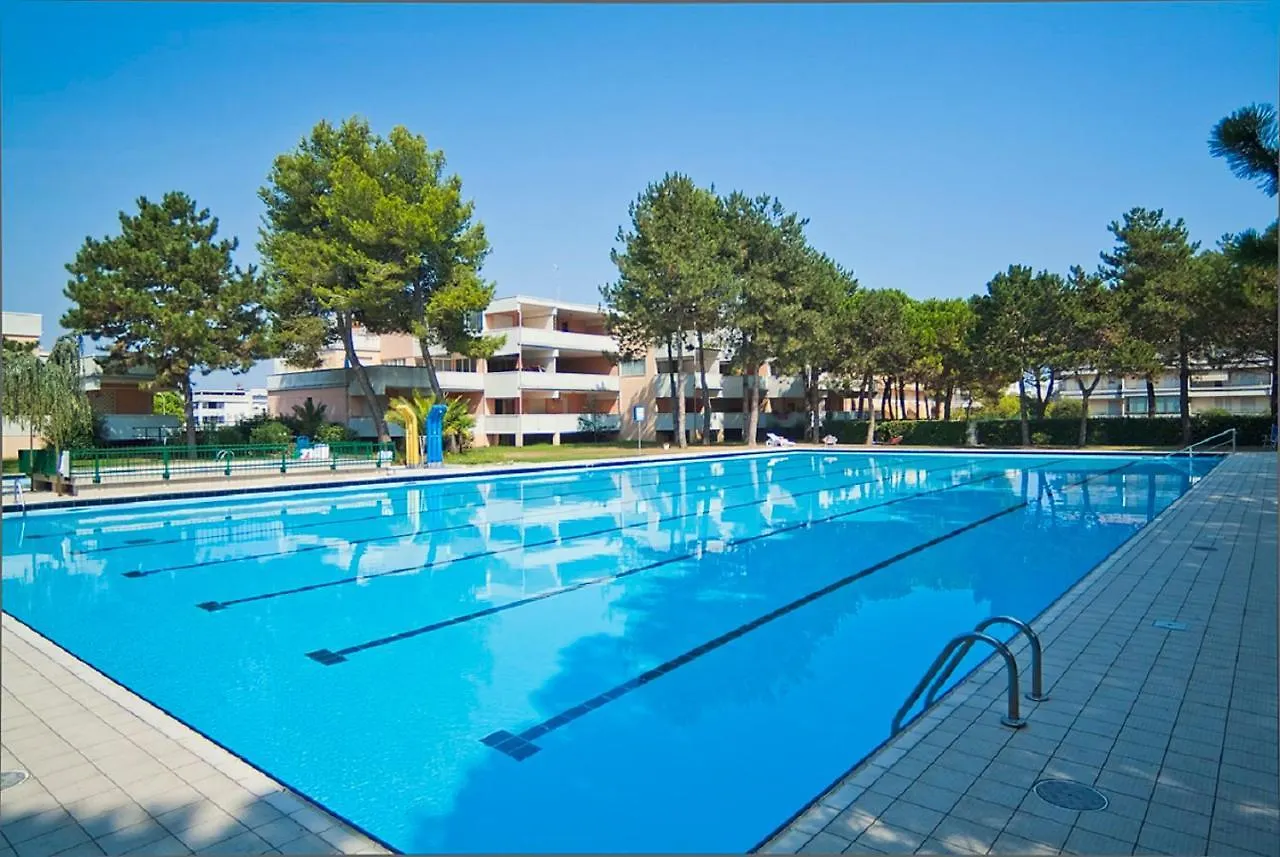Residence Solarium Pool 比比翁