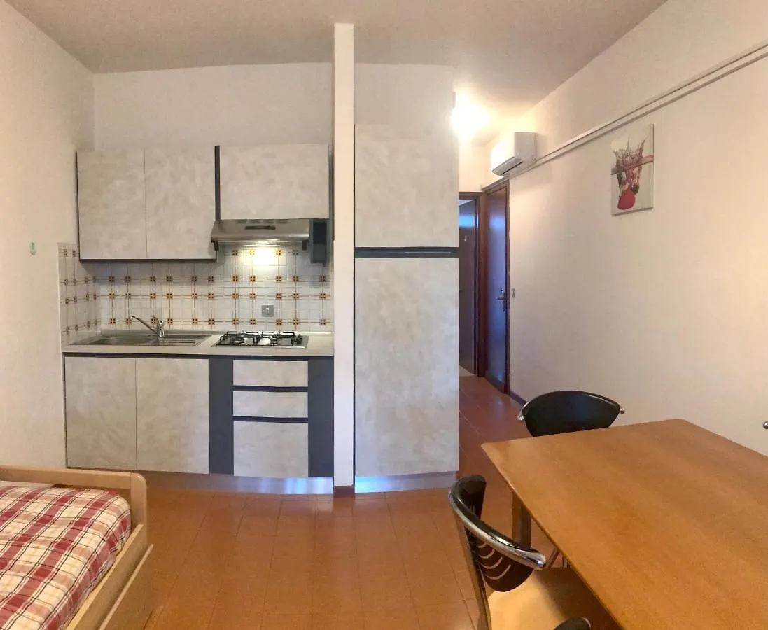 Residence Solarium Pool 比比翁